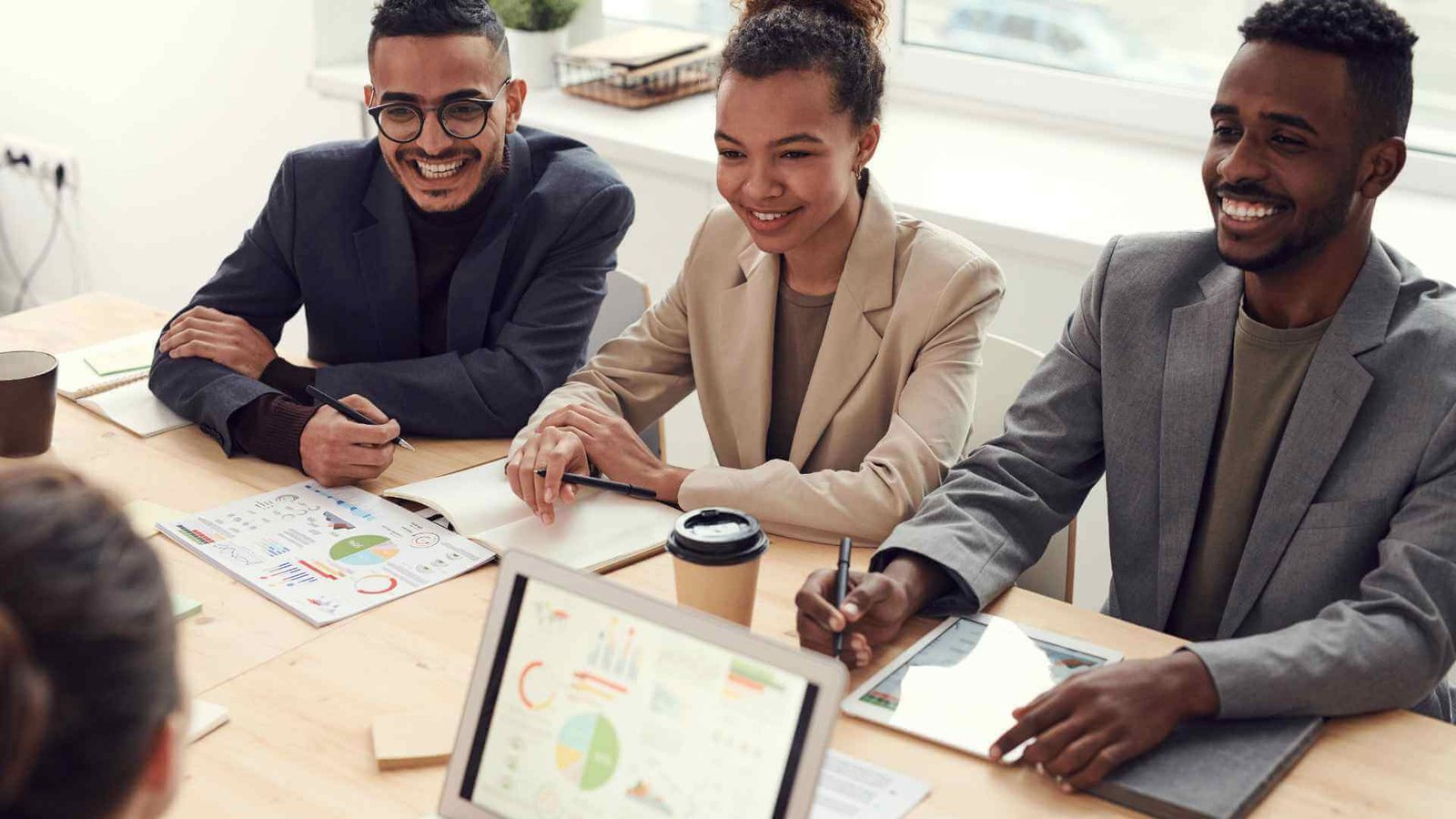 Common Traits Shared by High-Performing Sales Professionals That Improve Sales Performance